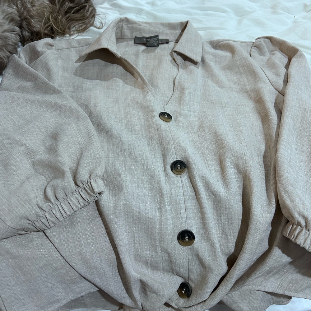 Women’s blouse, size large, beige,light weight, tie at bottom. Fake button front